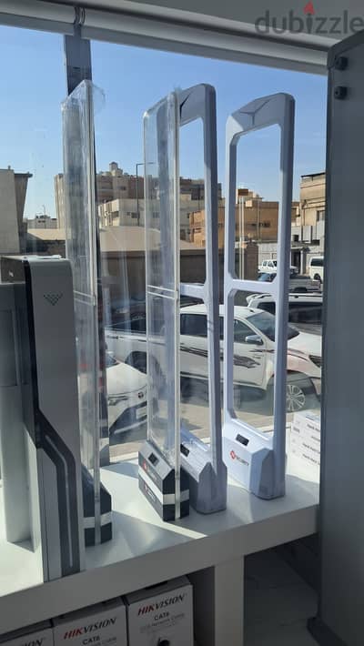 بوابة إنذار ضد سرقة الملابس والسلع
