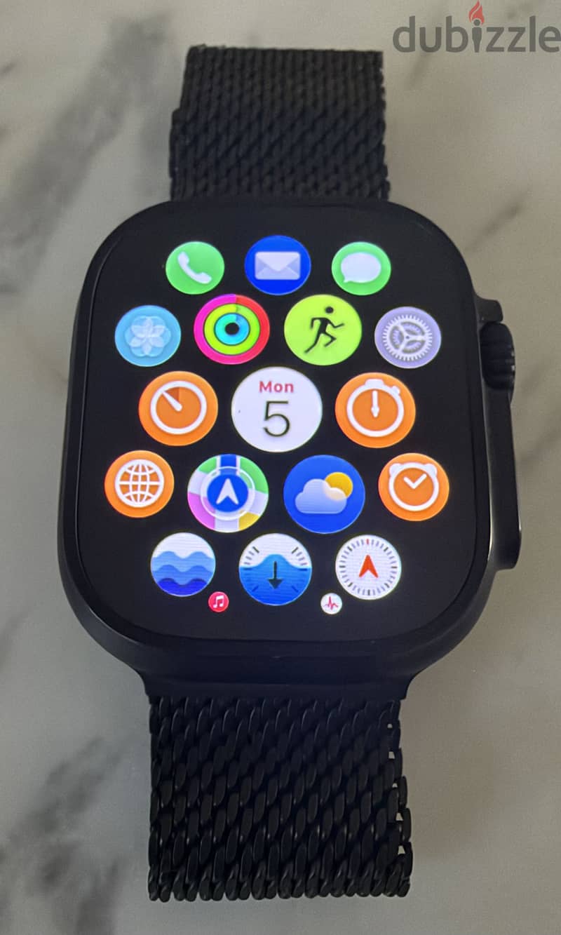 Apple Watch Ultra 2 49mm - Black Titanium + Apple Milanese Loop 2