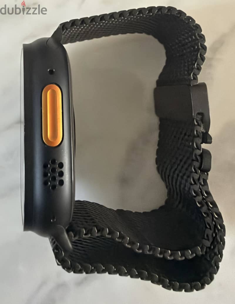 Apple Watch Ultra 2 49mm - Black Titanium + Apple Milanese Loop 4