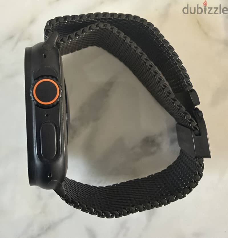 Apple Watch Ultra 2 49mm - Black Titanium + Apple Milanese Loop 6