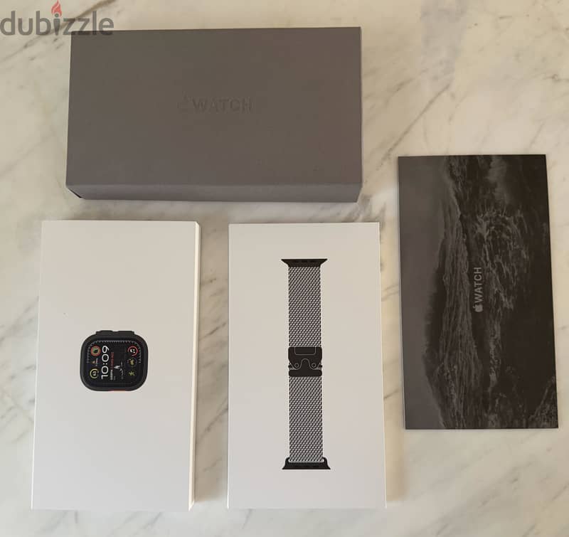 Apple Watch Ultra 2 49mm - Black Titanium + Apple Milanese Loop 12