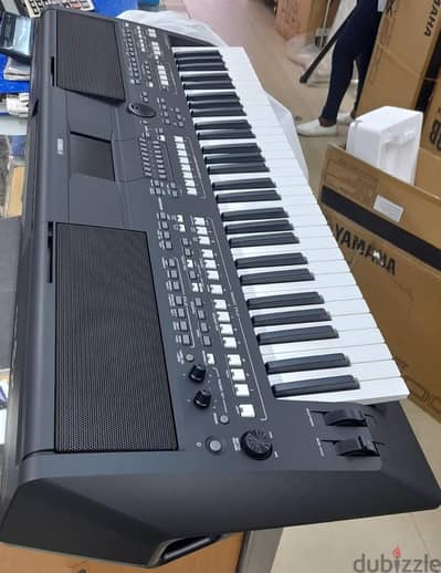 Yamaha PSR-SX600 Digital Keyboard 61-Key