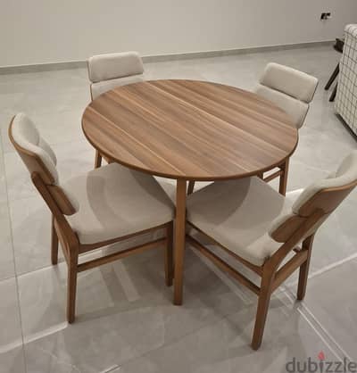 Excellent Dining table and chairs for 4