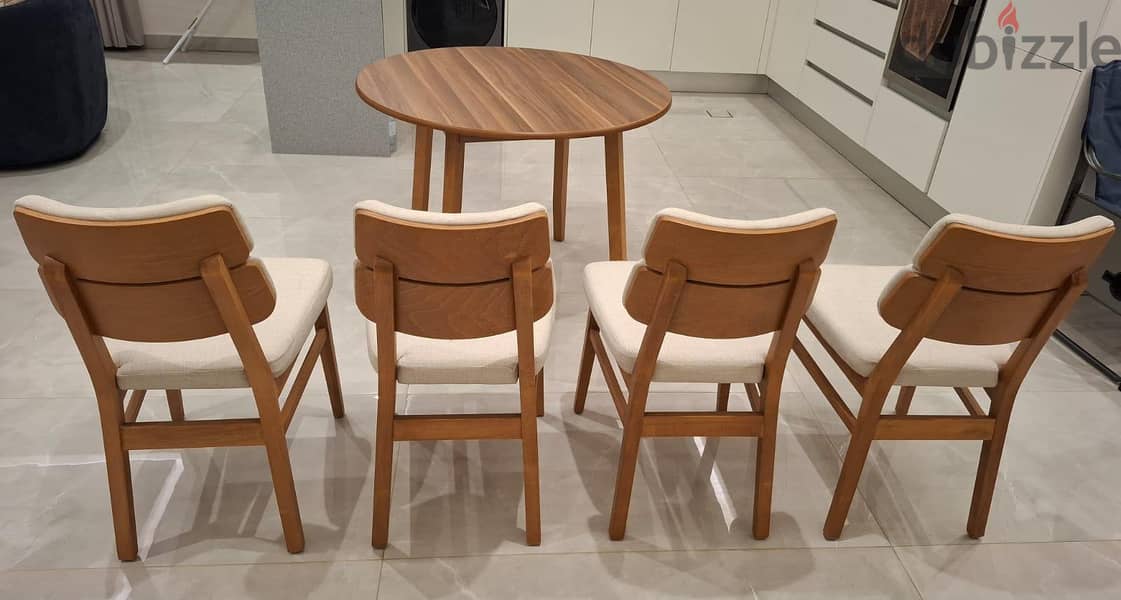Excellent Dining table and chairs for 4 3