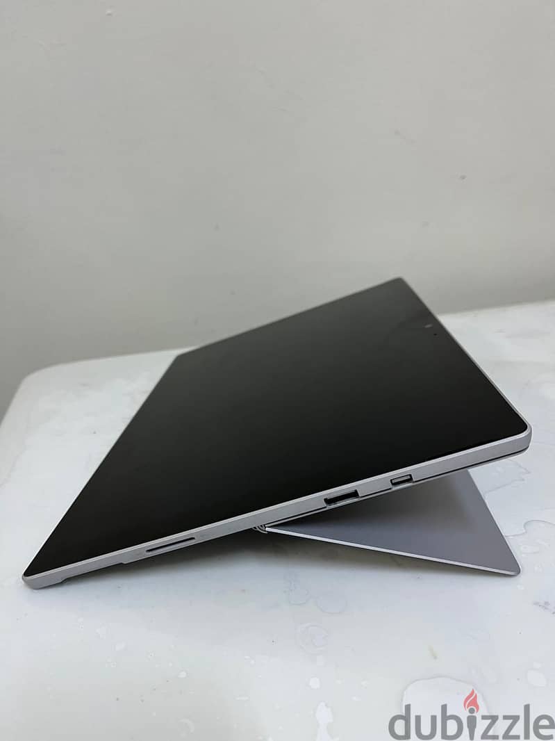 Microsoft Surface Pro 5 laptop is on sale! 4