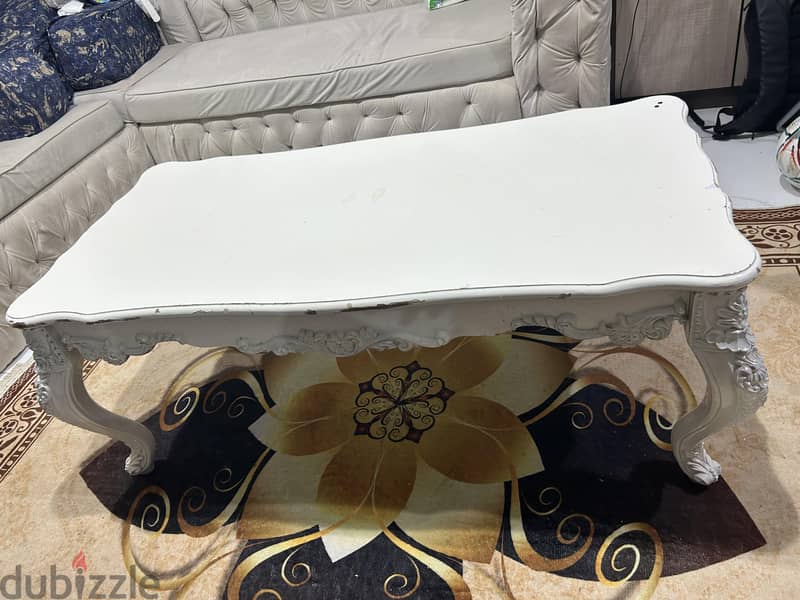 طاولة كلاسيكية فخمة للبيع 1