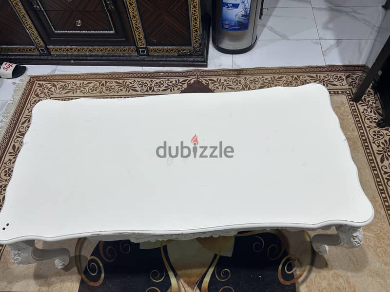 طاولة كلاسيكية فخمة للبيع 2