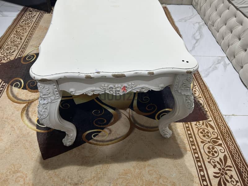 طاولة كلاسيكية فخمة للبيع 6