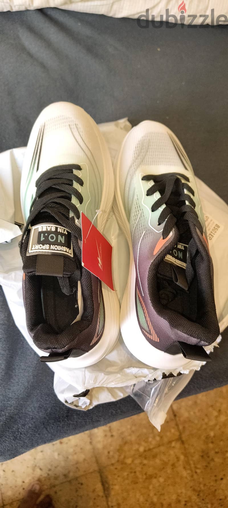 New shoes are for sale, please buy them immediately. 5