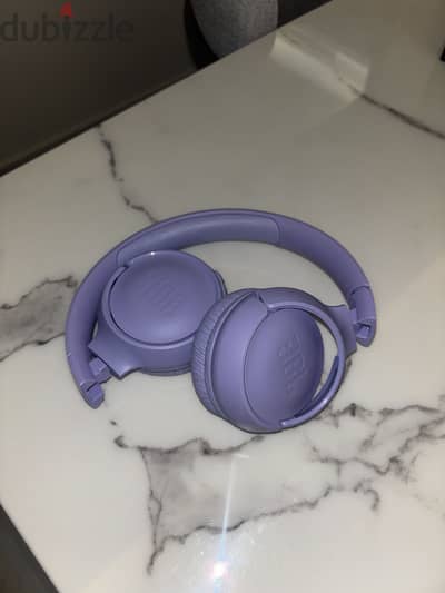 JBL Tune 520BT in purple.