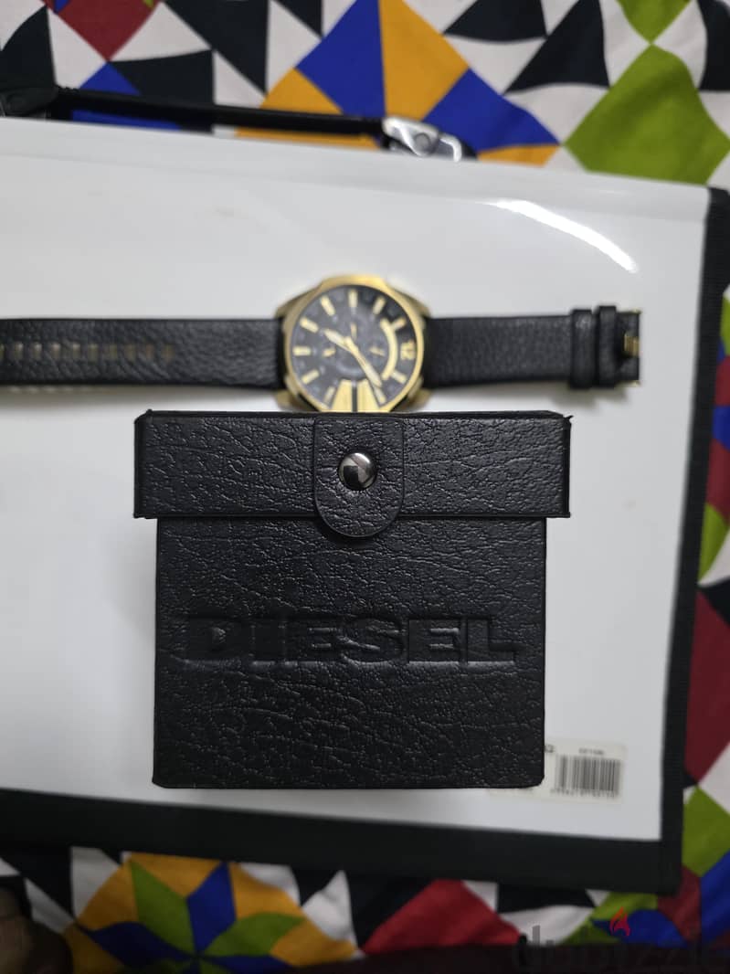 Diesel DZ4344 Men's Watch, Gold and Black, Stylish Design 1