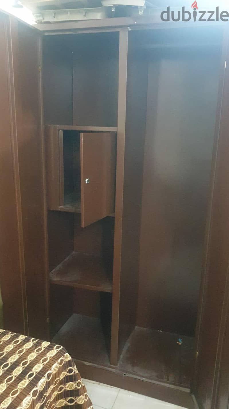 دولاب حديد نظيف 1
