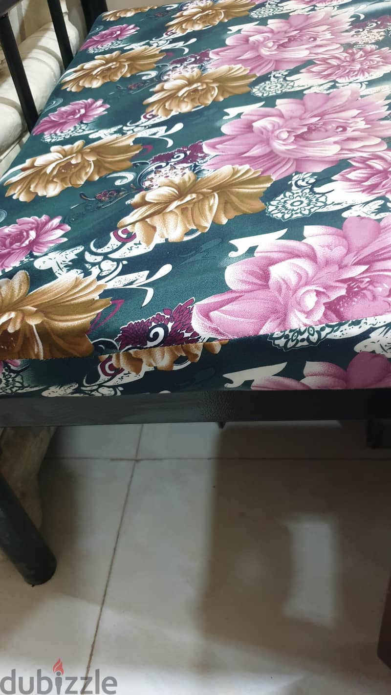 سرير حديد بالمرتبة 3