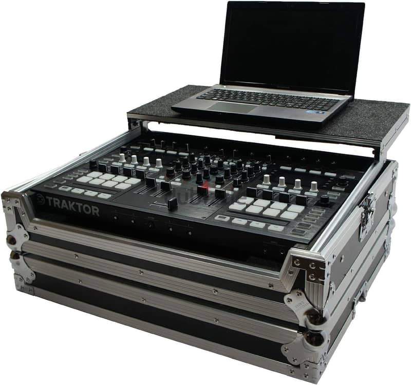 Native Instruments Traktor Kontrol S8 + Harmony Flight Case 2