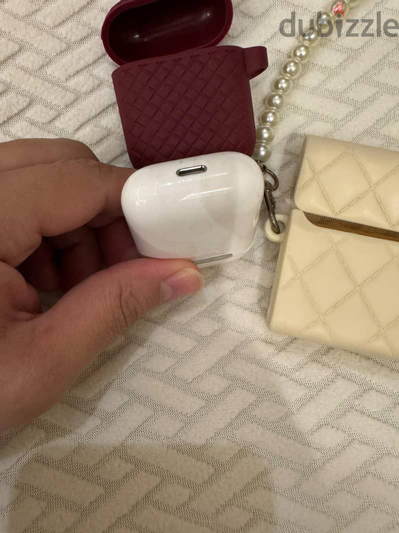 Apple Airpods 2 with Cable & Two covers 1