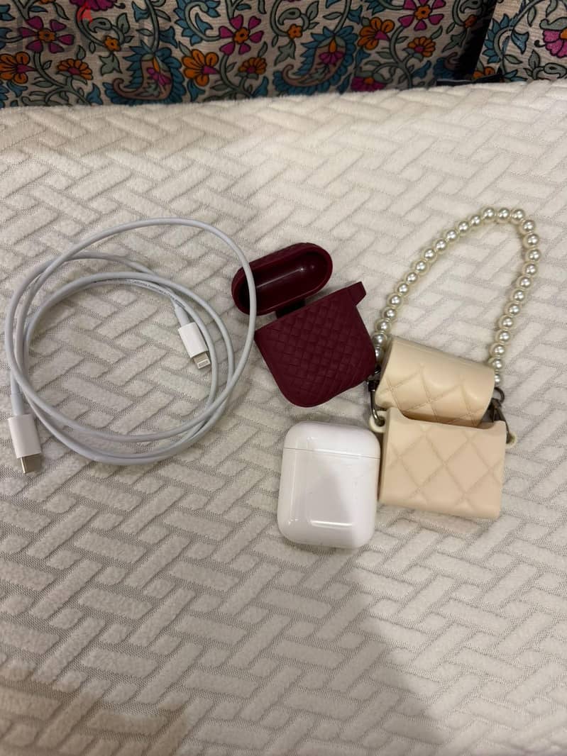 Apple Airpods 2 with Cable & Two covers 3