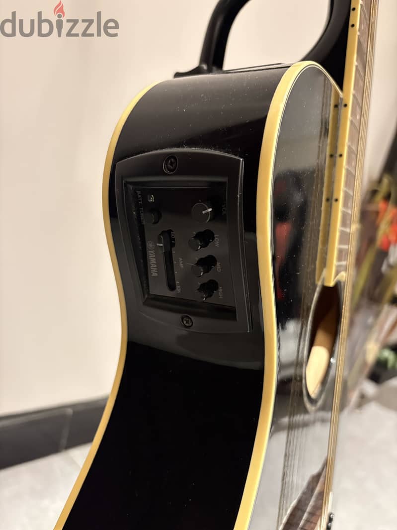 قيتار ياماها APX600 ( كهربائي ) 2