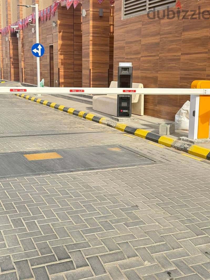 بوابات حواجز السيارات وأنظمة إدارة المواقف باحترافية 16