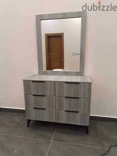 Modern & Stylish Dressing Tables Available in Jeddah