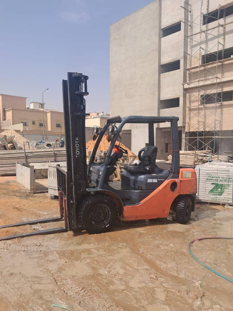 سيزر لفت للأيجار _رافعه شوكيه للأيجار 576778672 2