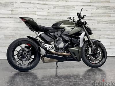 2023 Ducati streetfighter V2 available +44 7507 647630