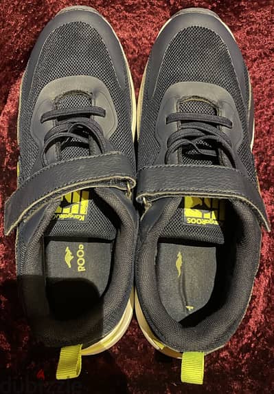 حذاء أطفال رياضي KangaROOS أسود وأخضر