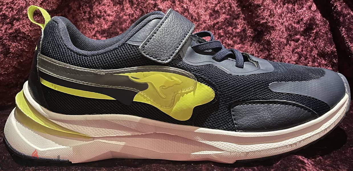 حذاء أطفال رياضي KangaROOS أسود وأخضر 1