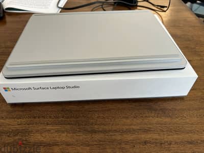 Microsoft - Surface S t u d i o – 14.4” – Intel Core i7 - 32GB - 2TB S