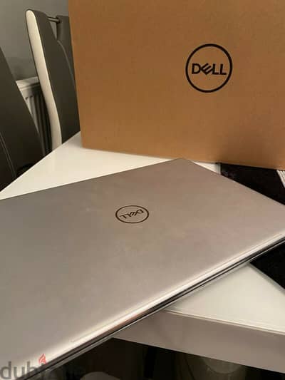 Dell Inspiron 7501 15.6" FHD - Intel Core i5 - 8GB - 256GB SSD