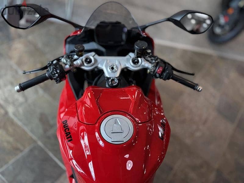 2027 Ducati Panigale V2 Ducati Red 4