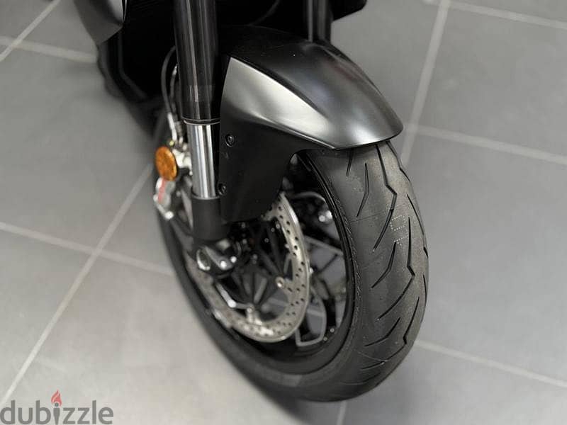 2026 Ducati Diavel V4 Black Roadster 6