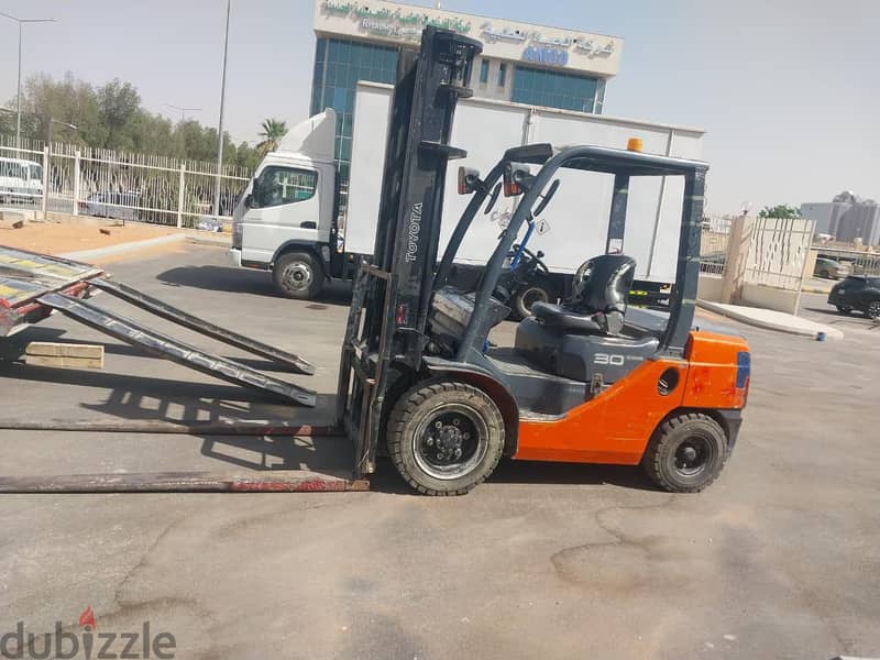 تأجير رافعات شوكيه _فوركلقت-الرياض _الدمام 576778672 1
