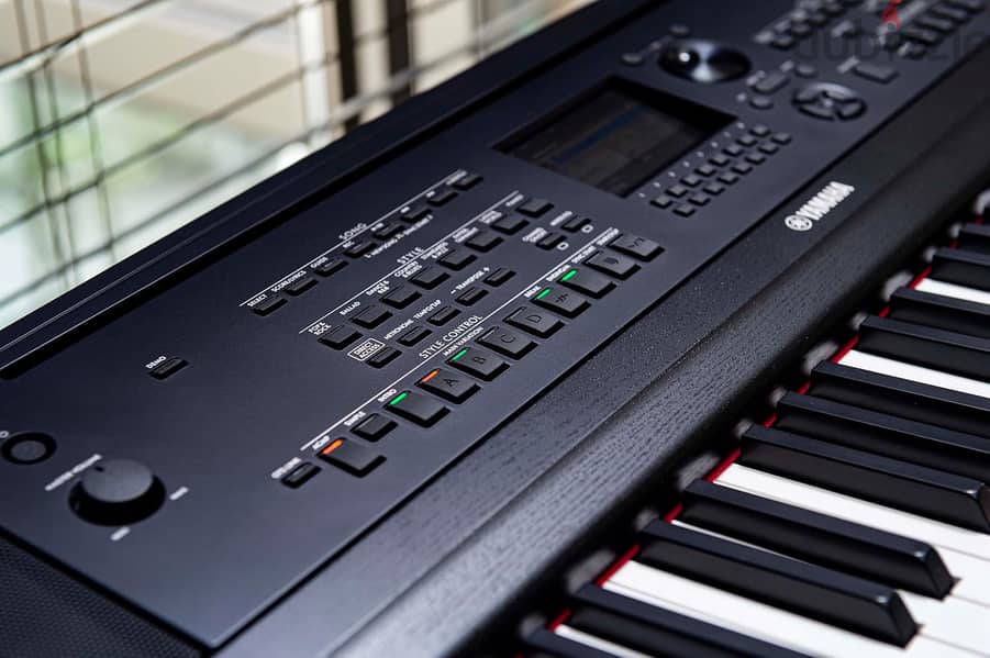 DGX670B 88-key Arranger 2