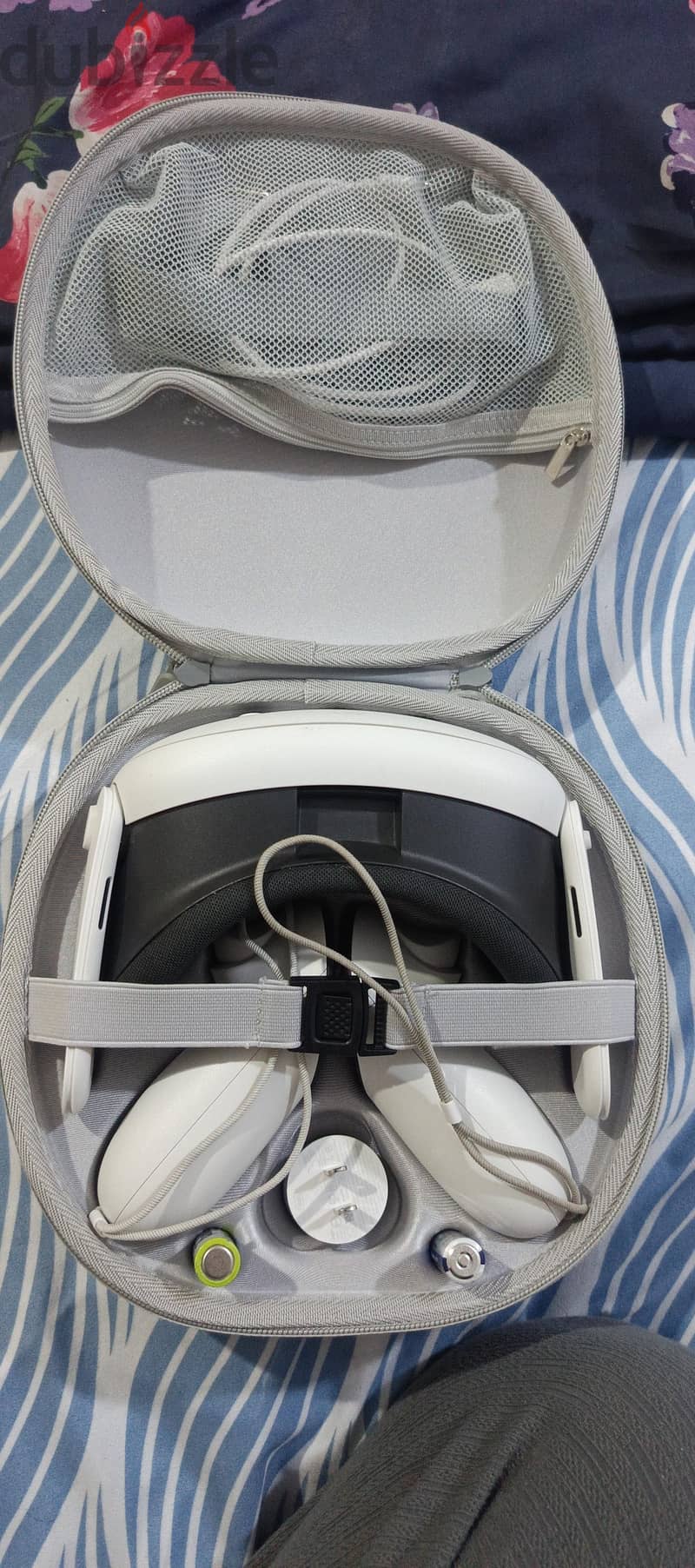Meta Quest 3 512GB Bundle with LED Charging Stand & Travel Case 1