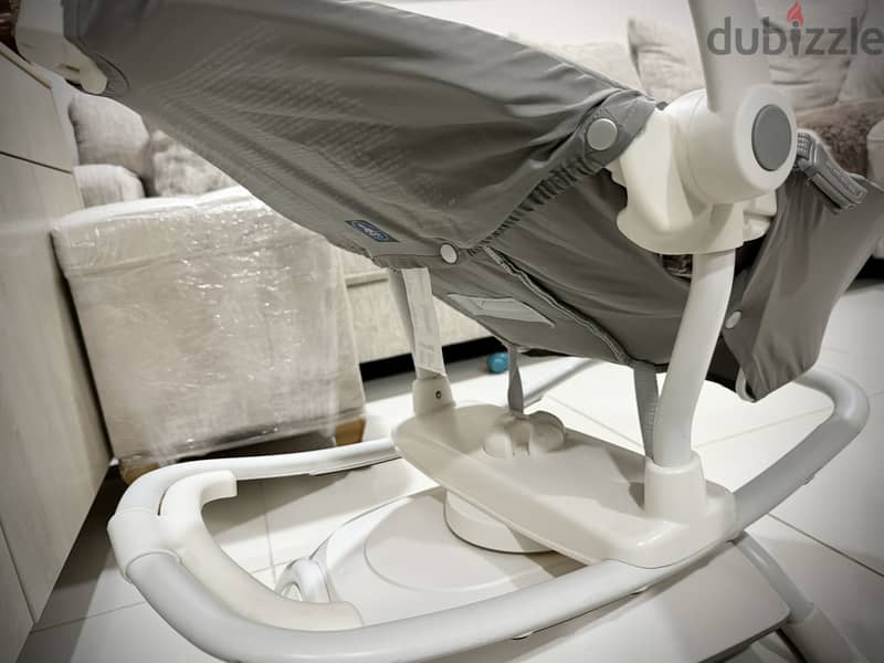 Joie 2-in-1 Electric Baby Swing & Rocker 1