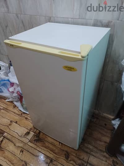 Single-Door General Refrigerator in Good Condition