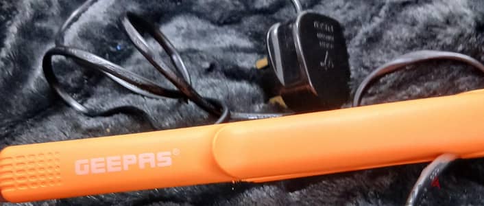 Geepas hair straightener