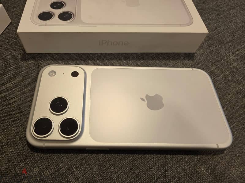 Apple IPhone 17 Pro Max 256GB Silver 4