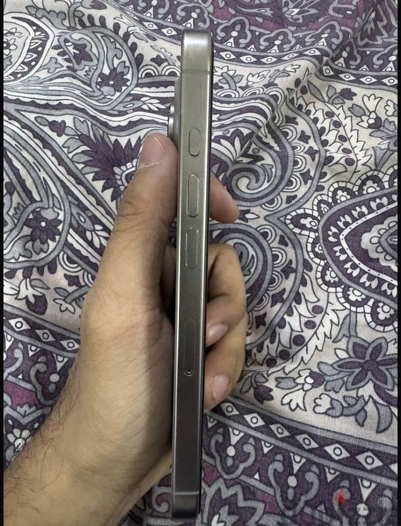Apple - iPhone 16 Pro 3