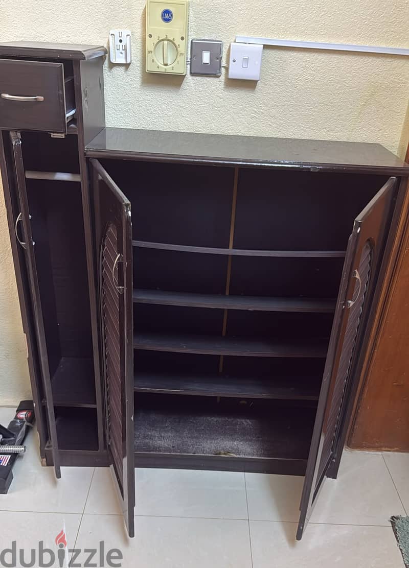 Shoe Racks For Sale In Good Condition 2