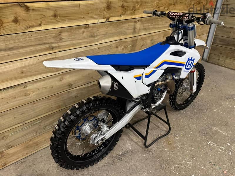 HUSQVARNA FC 450 2023 BRAND NEW 11
