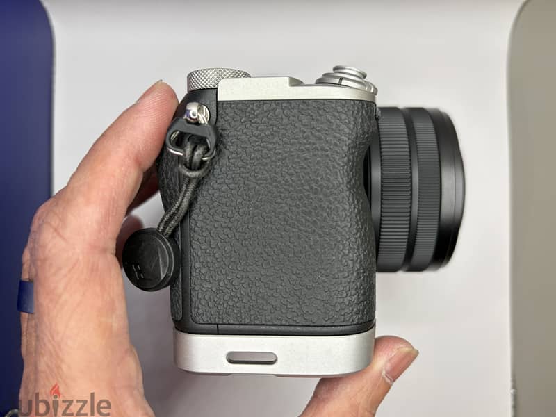 Sony a7C Mark II Full Frame Complete Set (Body/Lens/Flash/Tripod) 4