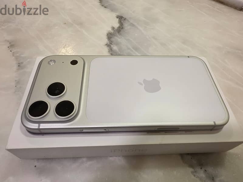 Apple iPhone 17 Pro Max (256GB) Silver 1