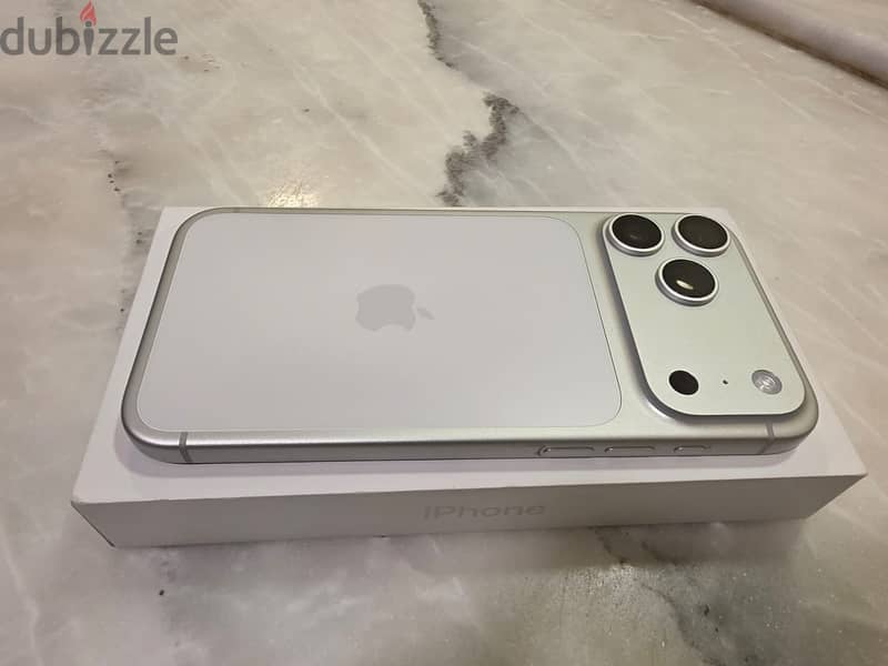Apple iPhone 17 Pro Max (256GB) Silver 3