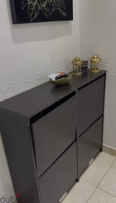 Shoe cabinet