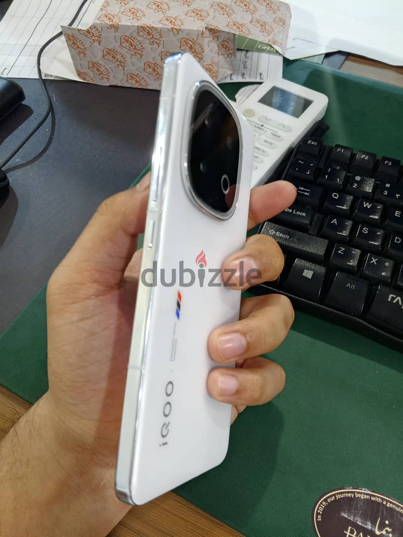 IQOO 13 LEGEND 32GB RAM 512 MEMORY 2