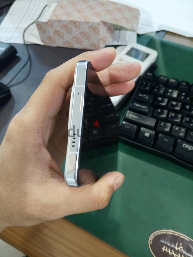 IQOO 13 LEGEND 32GB RAM 512 MEMORY 5