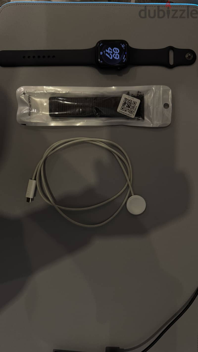 *URGENT* Apple Watch Series 8 45mm | 94% BH | Charger | 2 Bands 11