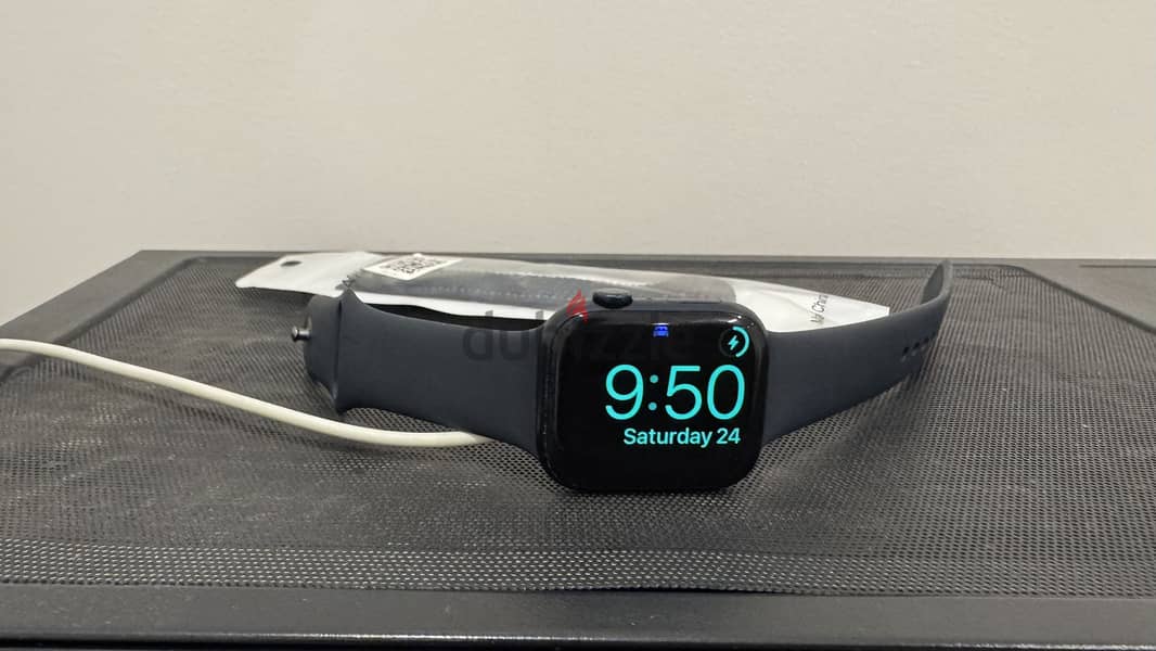 *URGENT* Apple Watch Series 8 45mm | 94% BH | Charger | 2 Bands 12