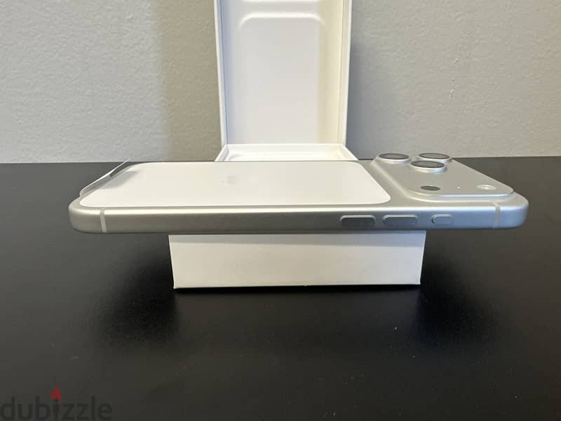 One Month Old  Apple iPhone 17 Pro Max 1TB 1